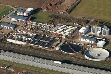 Millionenkredite für Abwasserinvestitionen - Auf dem Gelände der Zentralen Kläranlage im Remser Ortsteil Weidensdorf hat der Abwasserentsorger WAD seinen Sitz.