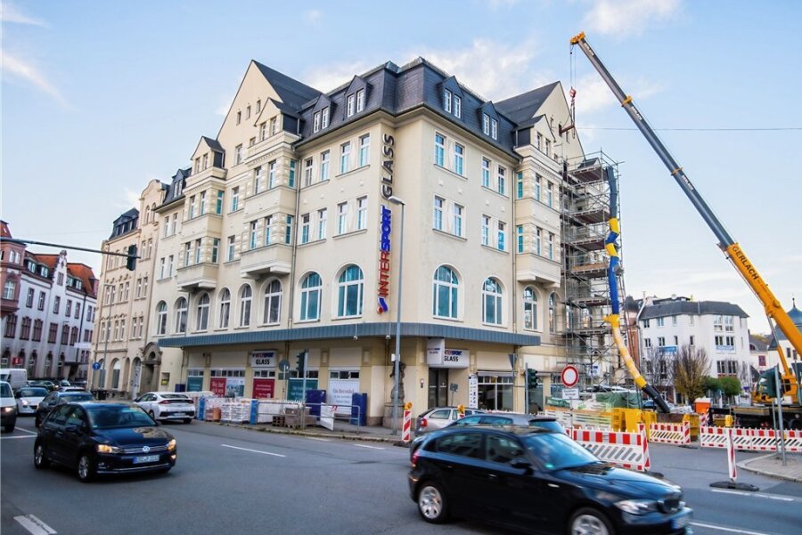 Millionenprojekt in Aues City fast am Ziel - Das markante Eckhaus an der Goethestraße in Aue, in dem 19 modern ausgestattete Wohnungen entstehen. Der Plan ist, dass dort im kommenden Frühjahr die Mieter einziehen können. 