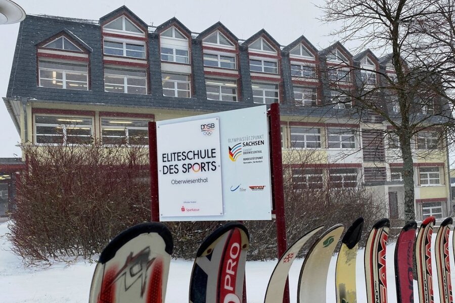 Millionenzuschuss für Eliteschule des Sports auf dem Fichtelberg - Der Zahn der Zeit und das harte Klima in Oberwiesenthal haben an den Gebäuden der Eliteschule des Wintersports genagt. 
