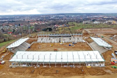 Millionenzuschuss fürs Zwickauer Stadion: Wurde beim Bau am falschen Ende gespart? - Blick auf den Stadionneubau in Eckersbach im März 2016. Fünf Monate später fand das erste Spiel in der Arena statt.