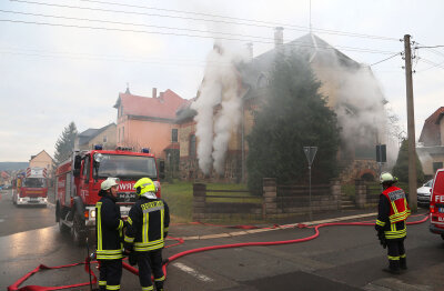 Mindestens 10.000 Euro Schaden nach Kellerbrand in Waldenburger Wohnhaus - Wegen eines Kellerbrandes in Waldenburg rückte am Mittwoch die Feuerwehr an.