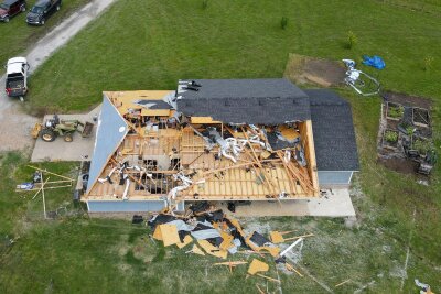 Mindestens 22 Tote nach Stürmen in den USA - Schäden an einem Haus in Oklahoma nach einem Sturm in der Nacht zuvor.