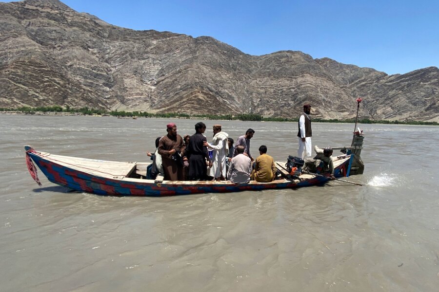 Mindestens acht Tote bei Bootsunglück in Afghanistan - Nach eigenen Angaben sind Anwohner im Bezirk Mohmand Dara auf Boote als Transportmittel angwiesen, weil es keine Brücke gibt, die über den Fluss führt.