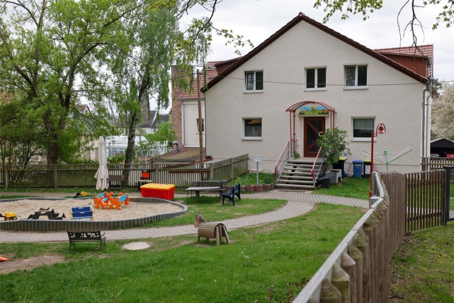 Mini-Kindergarten in Weidensdorf: Unter welchen Bedingungen die Kartoffelkäfer in ihrem Domizil bleiben dürfen - Ein Standort mit Tradition: Seit mehr als 50 Jahren gibt es in Weidensdorf eine Kindertagesstätte.