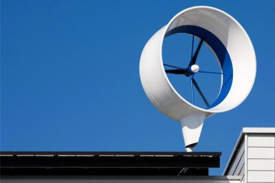 Mini-Windräder fürs Dach haben Tücken - Kleinwindkraft-Anlagen sollten lieber nicht aufs Dach montiert werden.