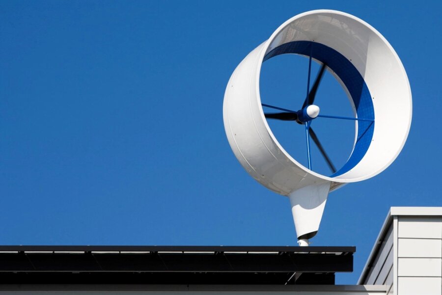 Mini-Windräder fürs Dach haben Tücken - Kleinwindkraft-Anlagen sollten lieber nicht aufs Dach montiert werden.