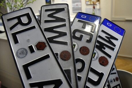 Die Sachsen erhalten wahrscheinlich noch in diesem Jahr die Möglichkeit, zwischen alten und neuen Auto-Kennzeichen zu wählen.
