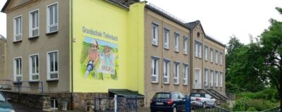 Minister übergibt Förderbescheid für Grundschule Marbach - 