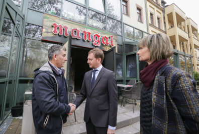 Ministerpräsident Kretschmer besucht türkisches Restaurant "Mangal" -  Im Beisein von Oberbürgermeisterin Barbara Ludwig hat Ministerpräsident Michael Kretschmer am Freitag den Wirt des Restaurants "Mangal", Ali Tolasoglu, besucht.