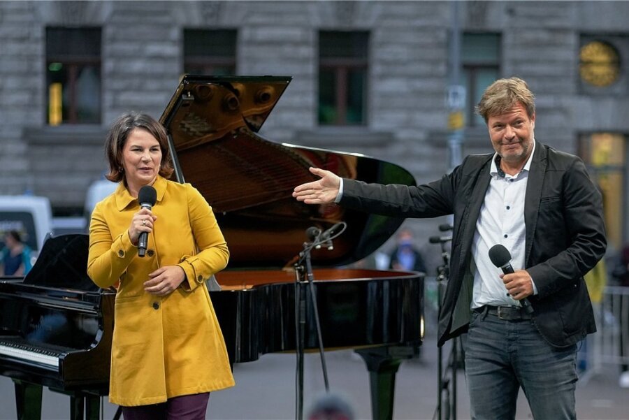 Einschwören auf die letzten Meter: Grünen-Spitzenkandidat Robert Habeck und Kanzlerkandidatin Annalena Baerbock bei der Wahlkampfveranstaltung am Freitag in Leipzig.