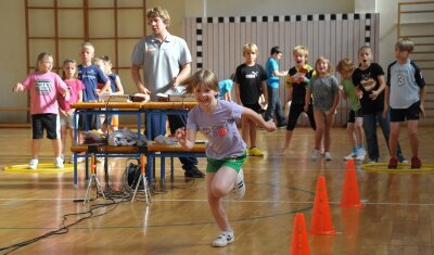 Mission: Weg vom Bildschirm - Michelle Franke aus der Astrid-Lindgren-Schule gibt alles beim Grundschul-Wettkampf.