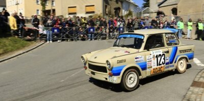 Mister Trabant brettert der Konkurrenz davon - Mario Keller vom MC Grünhain läuft im Trabant gern zur absoluten Hochform auf. So auch bei der 57. Rallye Erzgebirge. 