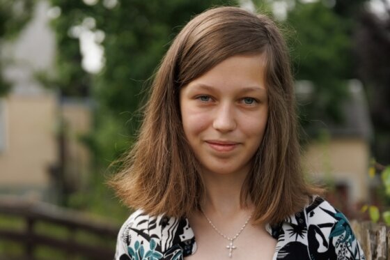 Mit 1,0-Zeugnis und klarer Perspektive in Richtung Abitur - Die 16-jährige Lina Richter aus Königswalde hat ihren Abschluss in der Oberschule in Jöhstadt mit 1,0 gemeistert. 