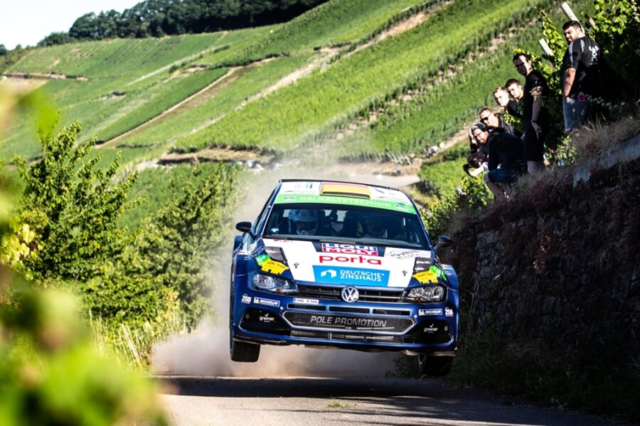 Julius Tannert und Frank Christian fliegen dem dritten Platz bei der Rallye Mittelrhein entgegen. 