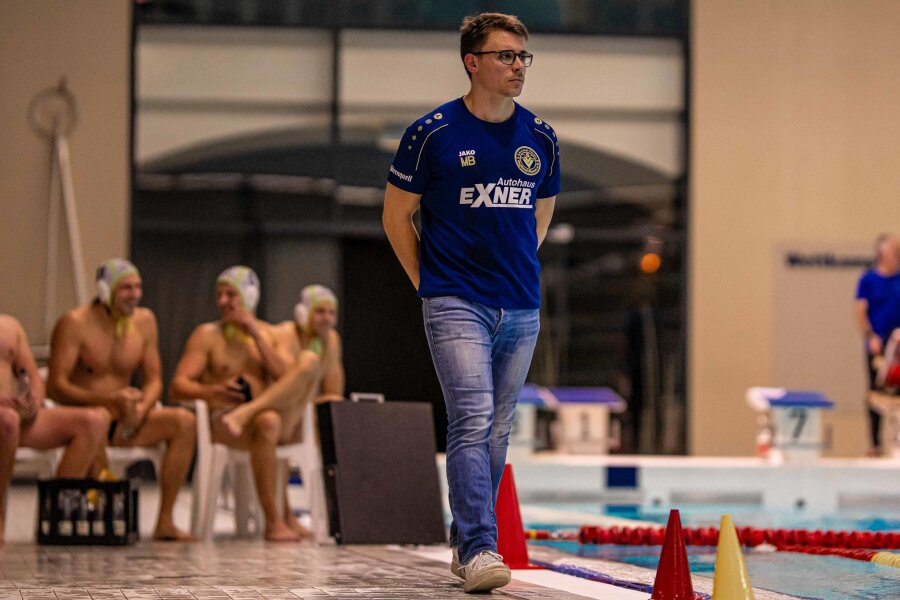 Mit 28 Jahren Bundesligatrainer beim SVV Plauen: "Er ist engagiert ohne Ende" - Maik Bielefeld geht bei den Wasserballern des SVV Plauen als Trainer voran. Allein gelassen fühlt er sich bei der Mission Klassenerhalt nicht.
