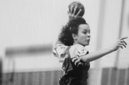 Mit 40 Fieber zum WM-Titel - Treffsichere Linkshänderin auf Rechtsaußen: Carola Ciszewski auf ihrer Lieblingsposition - im Verein und in der Nationalmannschaft. 