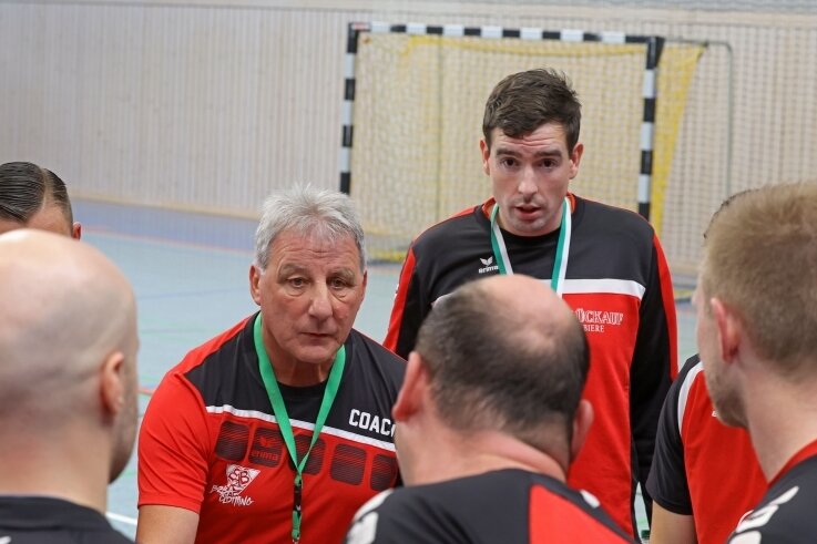 Ohne Handball fehlt dem 70-jährigen Bernd Berthold etwas im Leben - weshalb er bei der HSG das Traineramt übernommen hat.