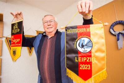 Mit 72 Jahren: Dörnthaler entscheidet Deutsche Meisterschaft zu seinen Gunsten - Volker Börner aus Dörnthal konnte mit seinen Hessischen Kröpfern die Jury bei der Bundesschau überzeugen.