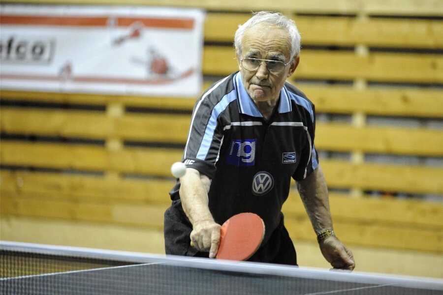 Mit 89 Jahren noch am Ball: Wie die Reichenbacher Tischtennis-Legende Manfred Pollog die Liebe zum Sport entdeckte - Der Rentner ist mit 89 Jahren immer noch aktiv.