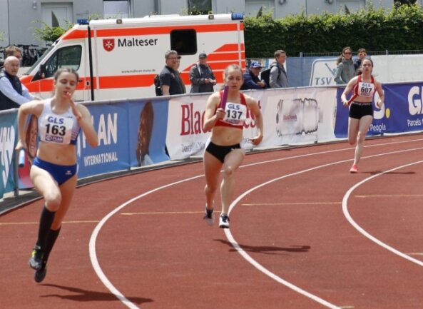 Neben den 400 m und 200 m schaffte Anna Weichelt (M.) auch über die 4x100 m die Norm für die DM. Das kam überraschend, denn mit der Staffel habe sie vorher kaum trainiert. 