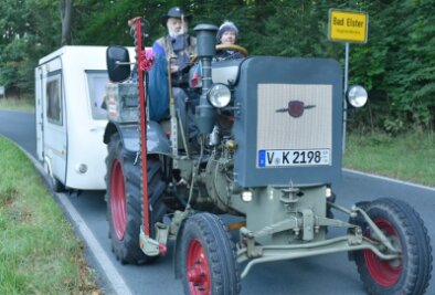 Mit dem Traktor zum Großglockner - Klaus Krause aus Bad Elster und seine Lebensgefährtin Helga Ketzel fahren mit einem Traktor, Marke Herrmann Lanz Aulendorf Baujahr 1944, plus Wohnwagen zum Großglockner. 