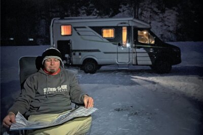 Mit dem Wohnmobil in den Schnee: Ist Wintercamping eine gute Idee? - Verschneite Idylle: Zwei Nächte auf dem Campingplatz in Dalaas (Österreich) kosten 22,30 Euro pro Person, dazu kommen noch 23 Euro fürs Wohnmobil.