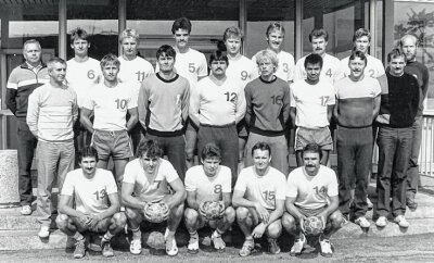 Mit einem "Dreher" in die Oberliga - 1986 schaffte die BSG Grubenlampe Zwickau den Aufstieg in die DDR-Oberliga. Rene Croy (vordere Reihe, Zweiter von links) hatte daran als 19-Jähriger mit einem Treffer in letzter Sekunde großen Anteil. 
