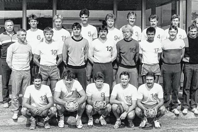 Mit einem "Dreher" in die Oberliga - 1986 schaffte die BSG Grubenlampe Zwickau den Aufstieg in die DDR-Oberliga. Rene Croy (vordere Reihe, Zweiter von links) hatte daran als 19-Jähriger mit einem Treffer in letzter Sekunde großen Anteil. 