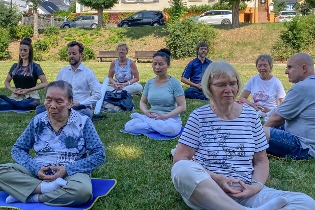 Vogtländer und Thüringer vereint bei einer Falun-Gong-Übungseinheit in Rudolstadt. 