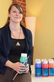 Mit Farbe und Pinsel gegen den Krebs - Larissa Morgenstern hilft Krebspatienten mit ihren Malkursen, die Krankheit für kurze Zeit zu vergessen.