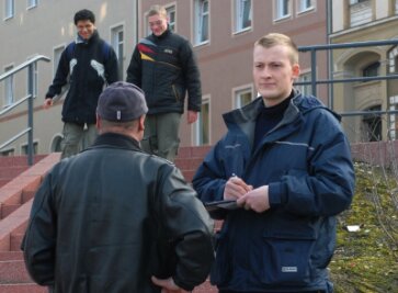 Mit Meeraner Ordnungshütern auf Streife - Steven Münzberg während des Streifendienstes.