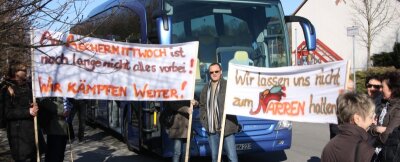 Flöhaer Lehrer kurz vor der Abfahrt zur Protestdemo nach Dresden