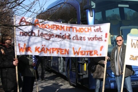 Flöhaer Lehrer kurz vor der Abfahrt zur Protestdemo nach Dresden