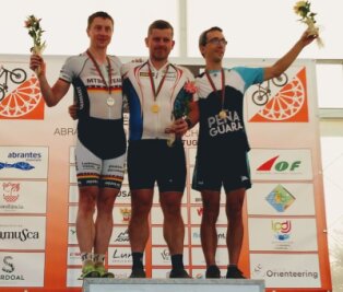 Mit Power und Plan aufs Podest - Mountainbiker Mark Huster (links) gewann bei der Masters-WM in Portugal Silber in der Mitteldistanz. 