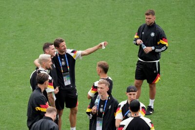 Mit Sané und Raum gegen Dänemark - Füllkrug auf der Bank - Die deutsche Fußball-Nationalmannschaft vor dem Achtelfinale auf dem Rasen des Dortmunder Stadions.