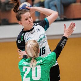 Mit Schwung ins Spitzenspiel - Die Handballerinnen des SV Rotation Weißenborn sind in dieser Saison nicht zu stoppen. Auch Tatjana Ployer gehört mit bislang 13 Toren zu den 50 besten Werferinnen der gesamten Verbandsliga West. 