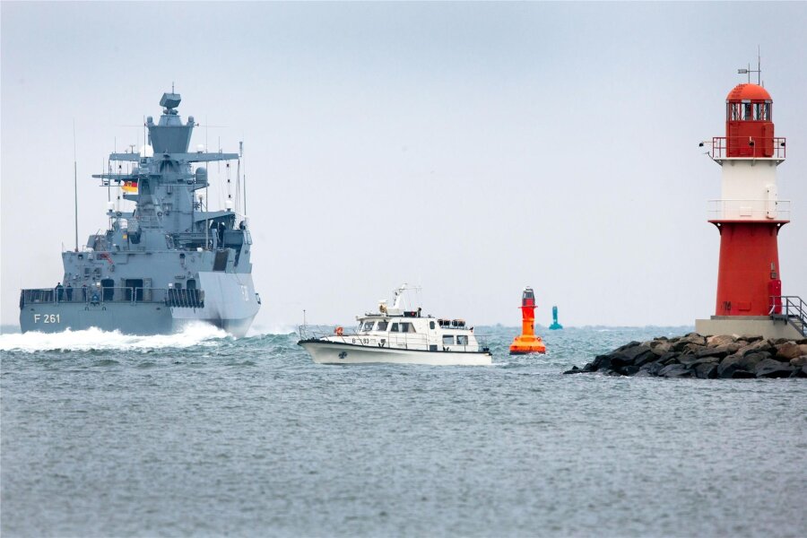 Mit Stand-up-Paddle auf der Ostsee unterwegs: Marine muss sächsische Familie retten - Ein Marineschiff rettete das Leichtmatrosen-Trio aus ihrer Not.
