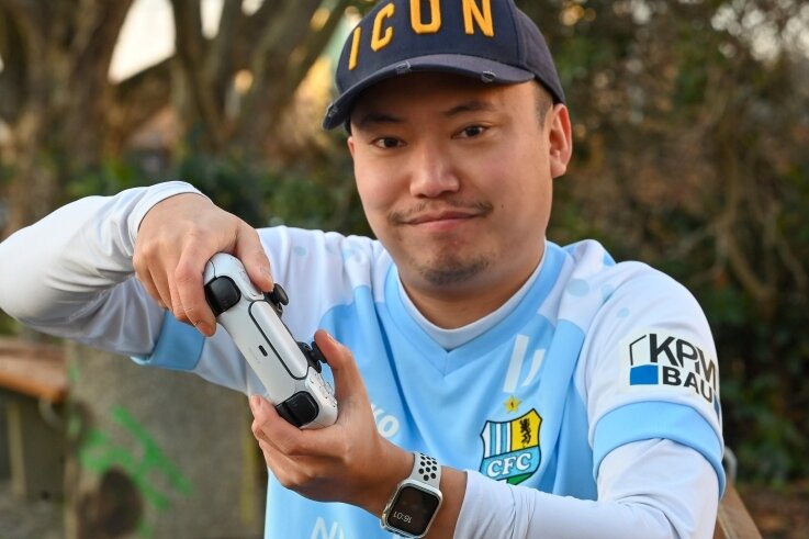 An der Playstation heißt er KMS_16zu9, im wahren Leben Toni Nguyen. Der Fan des CFC tritt für seinen Lieblingsverein bei E-Sports-Turnieren an. Am Samstag spielt er im Achtelfinale des Landespokals. 