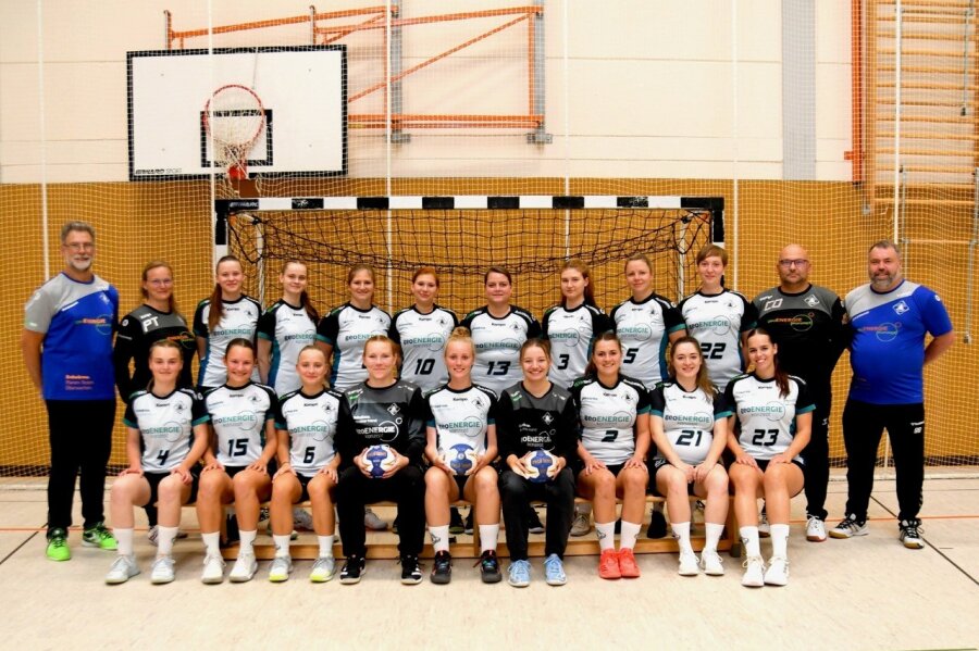 Mit vielen neuen Gesichtern ins neue Abenteuer - Freuen sich auf Sachsens höchste Spielklasse: die Handballerinnen des SV Rotation Weißenborn. 