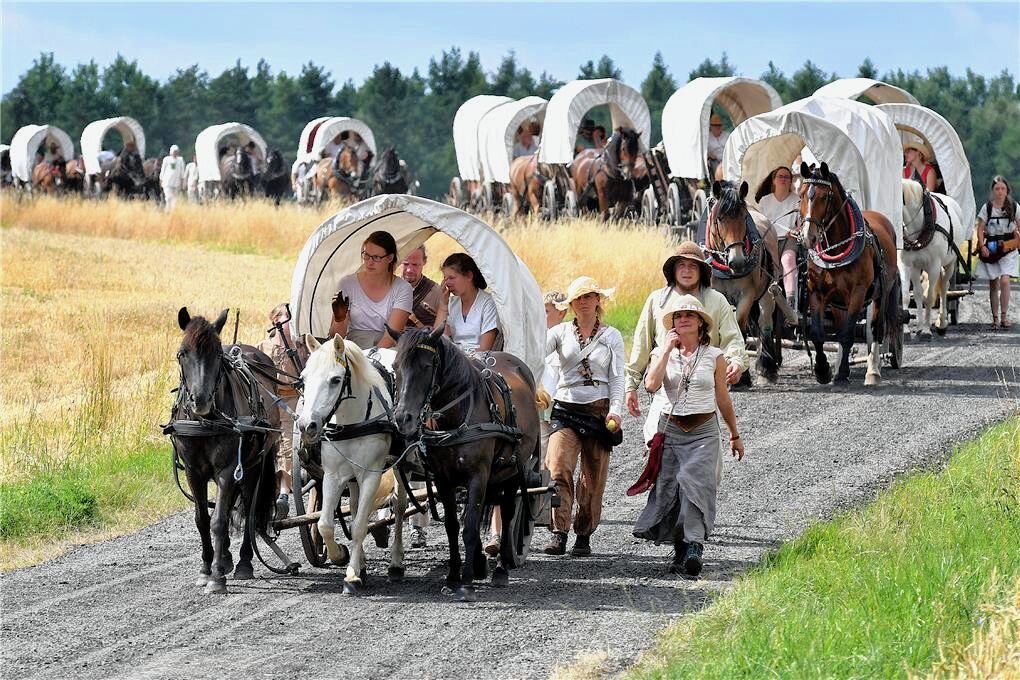 Mittelalter "all Inclusive": Der Historische Besiedlungszug Geht Auf ...