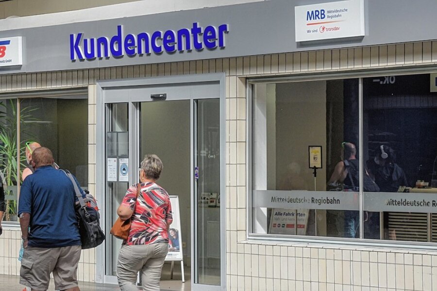 Mitteldeutsche Regiobahn: Gibt es nun beim Schaffner Tickets oder nicht? - Am Hauptbahnhof Chemnitz gibt es ein Kundencenter der Mitteldeutschen Regiobahn. Auch Fahrscheinautomaten stehen dort. Also darf der Fahrgast seinen Fahrschein nicht im Zug kaufen. Aber gilt das auch für das Bestpreis-Ticket?