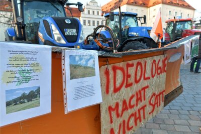 Mittelsachsens Abgeordnete äußern Verständnis für Bauernprotest - In Freiberg haben Landwirte protestiert und Bürger über ihre Anliegen informiert.