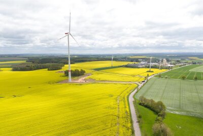 Mittelsachsens größtes Windrad dreht sich: Und die nächsten Riesen sind im Bau - Die Windkraftanlage produziert jährlich genug Energie für 4600 Haushalte.