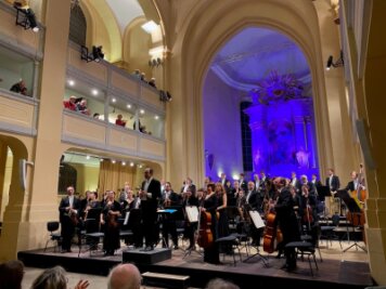 Mittelsächsische Philharmonie: Neuer Generalmusikdirektor gibt Sinfoniekonzert-Einstand - 