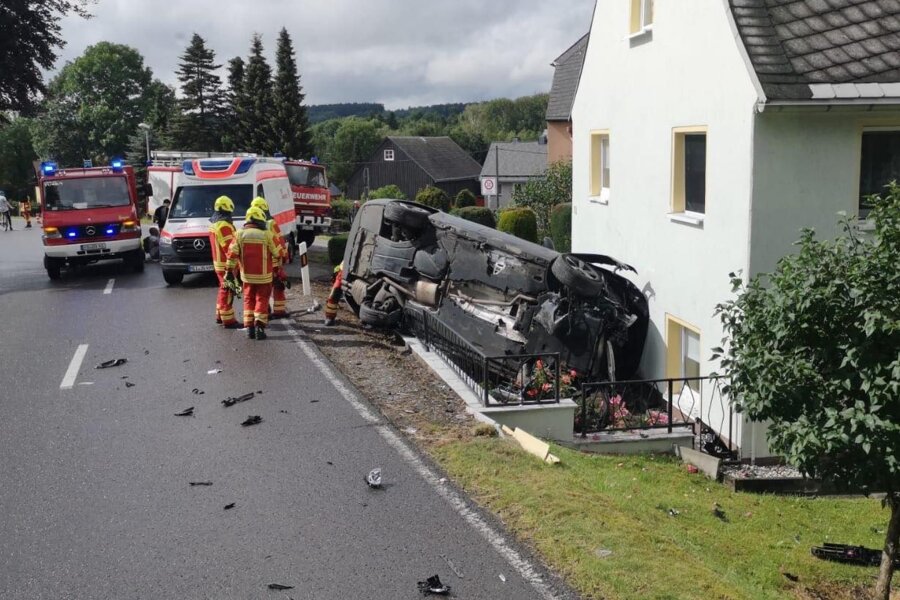 Mittelsaida: Auto prallt gegen Haus - Ein schwerer Unfall ereignete sich am Montag in Mittelsaida.