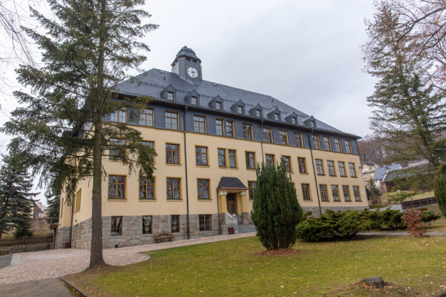 Mittelschule Beierfeld nach Coronafällen geschlossen - Sollte die Schule am 10. Dezember wieder öffnen, hätten die Schüler noch gut eine Woche bis zu den Ferien.