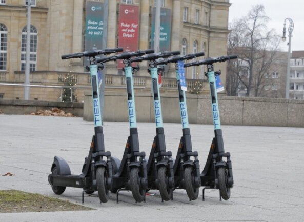Die E-Scooter wurden laut des Verleihers Tier Mobility an zentralen und belebten Orten in Chemnitz aufgestellt.
