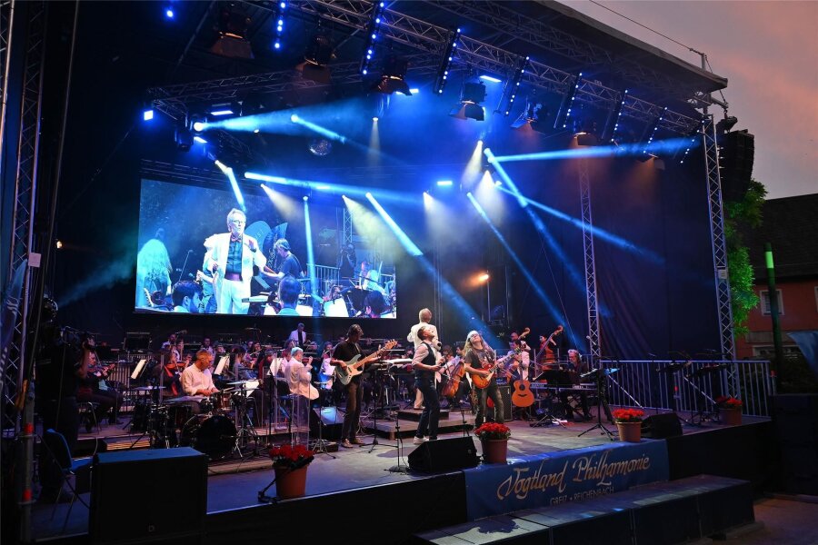 Mittweida: Klanglichtzauber begeistert etwa 1000 Besucher - Philharmonic Rock erklang erstmals in Mittweida.