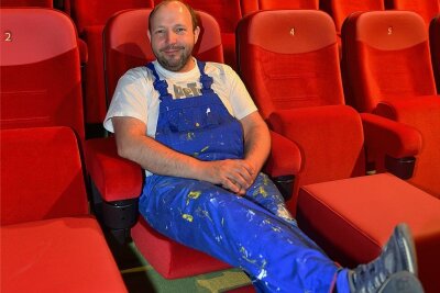 Mittweidaer Kinochef: "Die Leute haben die Nase voll von der Couch" - Die Füße kann Filmbühnen-Chef Andreas Ronneberger nur fürs Foto hochlegen. Vor der Wiedereröffnung ist noch einiges zu tun. 