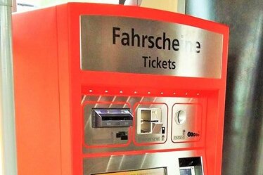 Mobile Ticketautomaten werden in Zwickau getestet - Mit den mobilen Fahrscheinautomaten testen die SVZ derzeit die bargeldlose und EC-Karten-Zahlung.